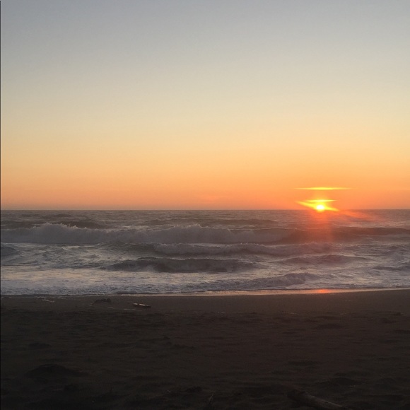 Profile Picture of Rhea Nanni (@rheaesunshine) on Poshmark