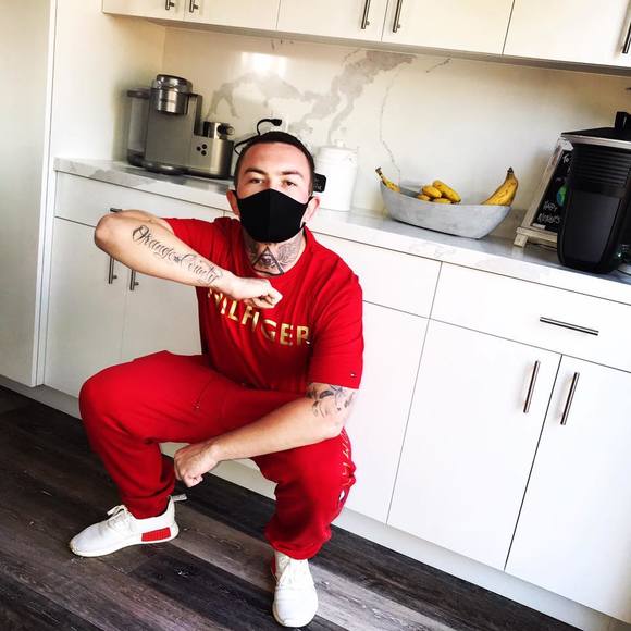 Profile Picture of James Carpenter (@jamescarpenter) on Poshmark