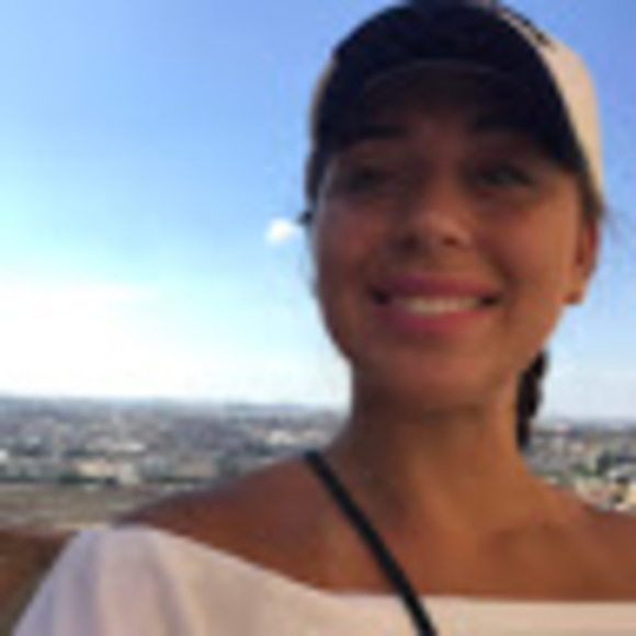 Profile Picture of Andreia Resende (@resendea1) on Poshmark