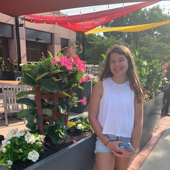 Profile Picture of Mia Tisone (@fashion_2468) on Poshmark