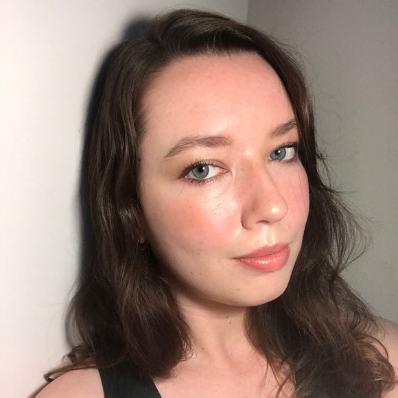 Profile Picture of Jillian Pineau (@jillpineau) on Poshmark