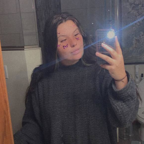 Profile Picture of Sophie Rishling (@sophierishling) on Poshmark