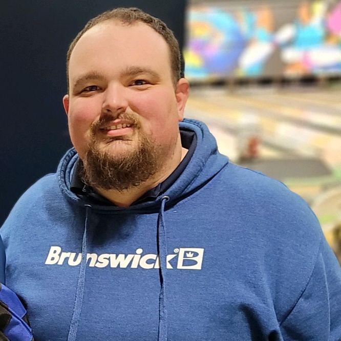 Profile Picture of Dylan Eichler (@realmrbowler300) on Tiktok