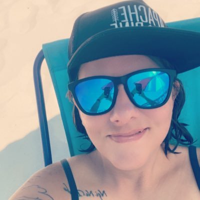 Profile Picture of Leah Walker (@leahthewalker) on Twitter