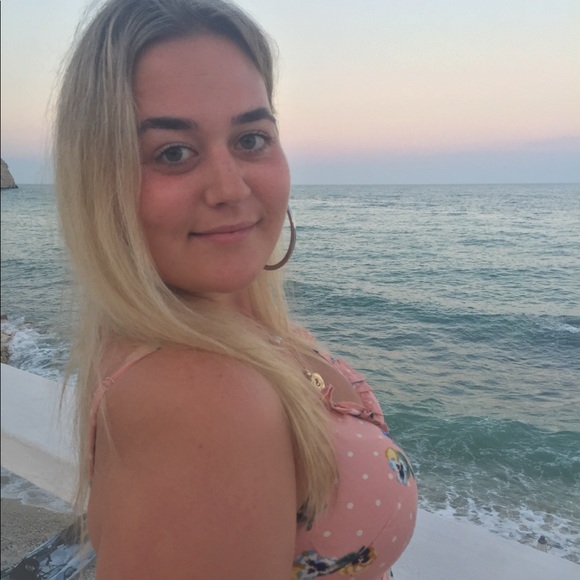 Profile Picture of Dominika Dabrowska (@campherosupply) on Poshmark