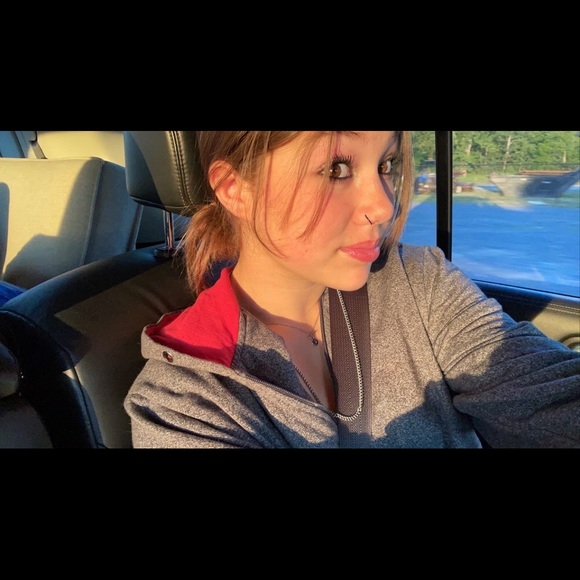 Profile Picture of Kayla Osterhout (@kaylaosterho603) on Poshmark