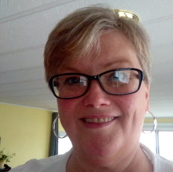 Profile Picture of Tina Peterson (@tlp23456) on Poshmark