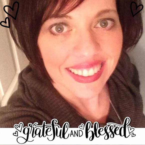 Profile Picture of Annette Nucaro (@annettenucaro) on Poshmark