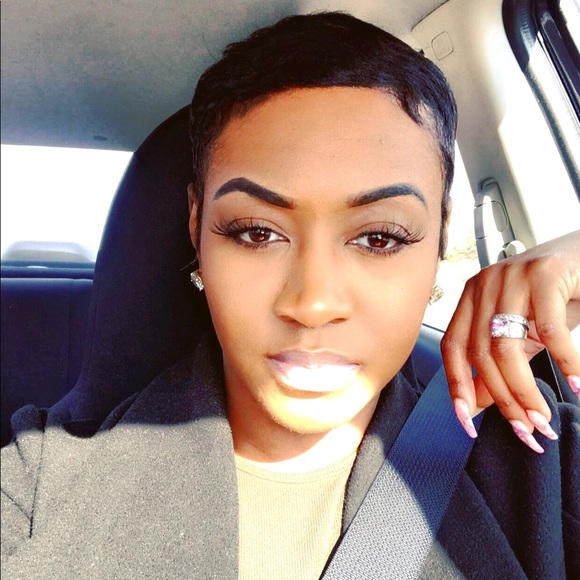 Profile Picture of Glennise Hudson (@charm102music) on Poshmark