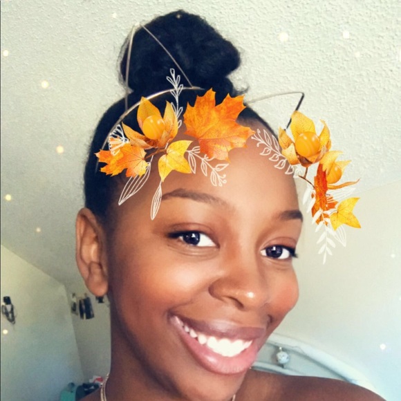 Profile Picture of Shelley Springfield (@shells19) on Poshmark
