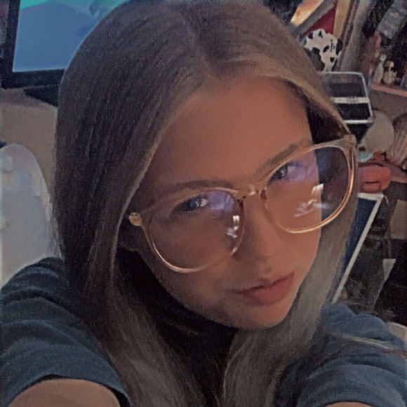 Profile Picture of Amelia Stout (@ameliastout94) on Poshmark