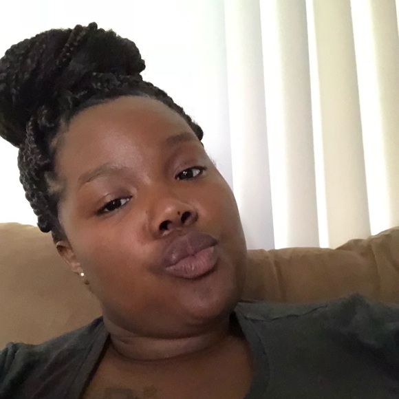 Profile Picture of Raven Roane (@lil_nunie) on Poshmark