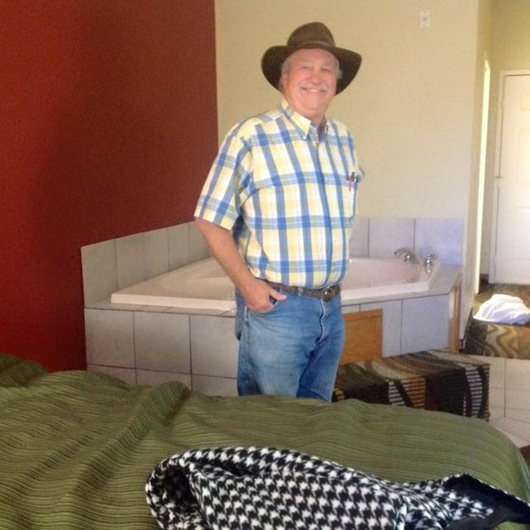 Profile Picture of Carla Hightower (@hightowerbiz) on Poshmark