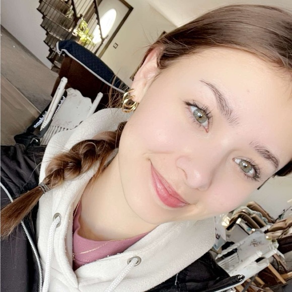 Profile Picture of Grace Reisman (@grace_staats) on Poshmark