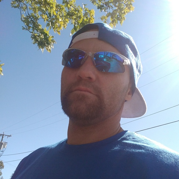 Profile Picture of Bradley Schraw (@bschraw2019) on Poshmark