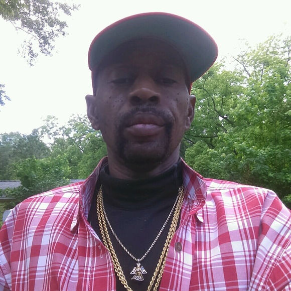 Profile Picture of Tony Herring (@peepee987) on Poshmark