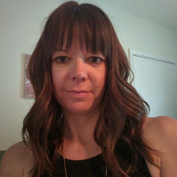 Profile Picture of Beth Panas (@bethpanas) on Poshmark