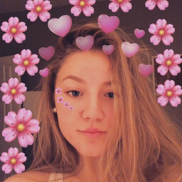 Profile Picture of Alexis Bennington (@abenn7) on Poshmark