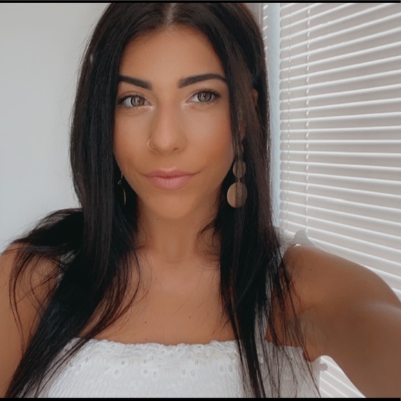 Profile Picture of Brianna Papamanolis (@bripapamanolis) on Poshmark