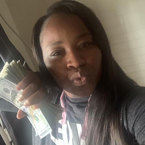 Profile Picture of Cherrell Lenoir (@cherrelllenoir) on Poshmark