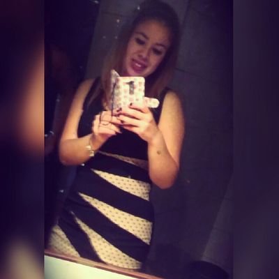 Profile Picture of Abril Bernal (@FlorBeernal) on Twitter
