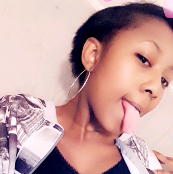 Raina Tarver - Poshmark Profile Picture of Raina Tarver (@theyloverina) on Poshmark