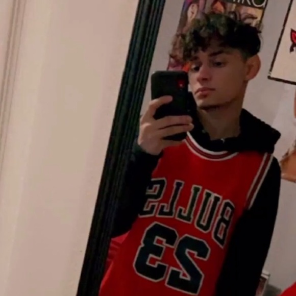 Profile Picture of Michael Vaeth (@m_vaeth) on Poshmark