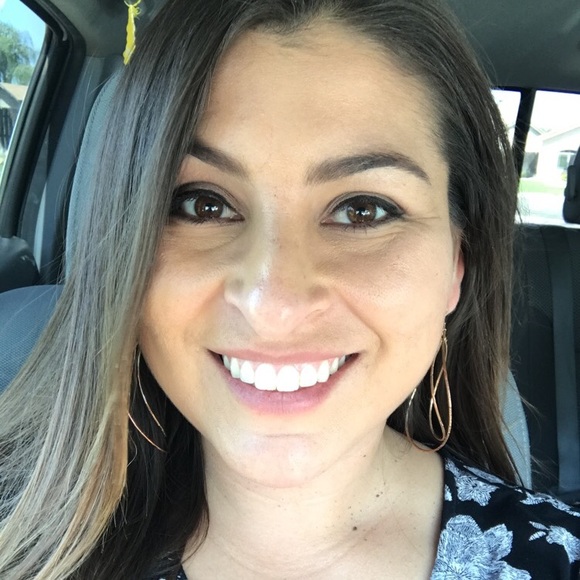 Profile Picture of Nichole Jimenez (@nicholerj14) on Poshmark