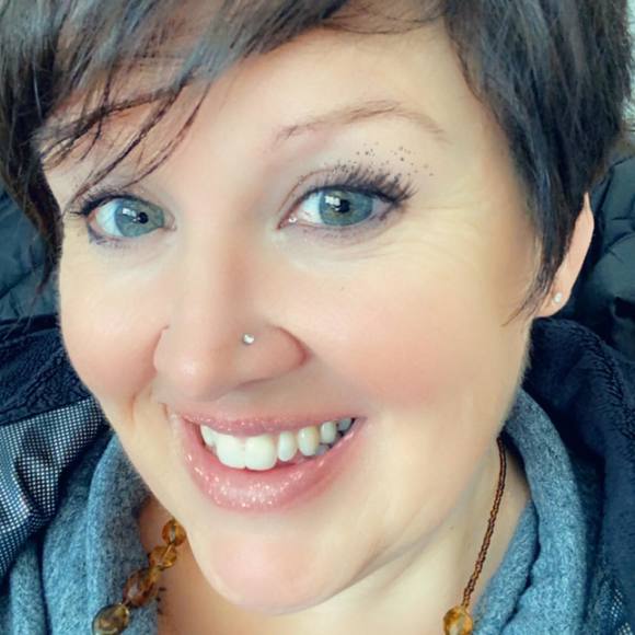 Profile Picture of Dana Giefer (@dgiefer) on Poshmark