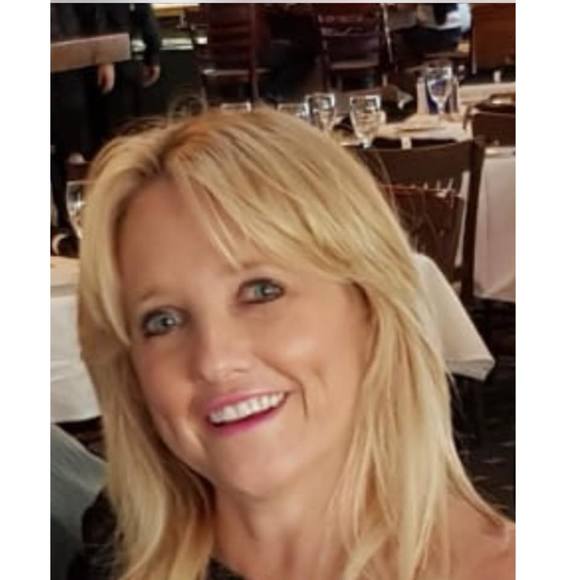 Profile Picture of Kris Asquith (@krisasquith) on Poshmark