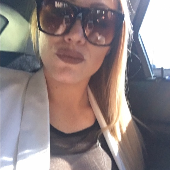 Profile Picture of Samantha Sorrell (@samantha104) on Poshmark