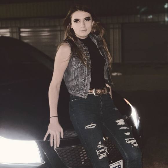 Profile Picture of Shayna Gonzalez (@shayna_gonzalez) on Poshmark