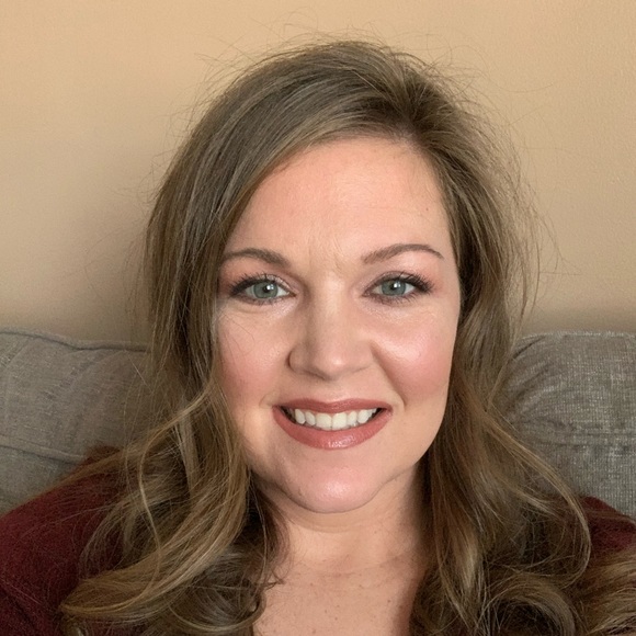 Profile Picture of Kendra Overbey (@kendra_overbey) on Poshmark
