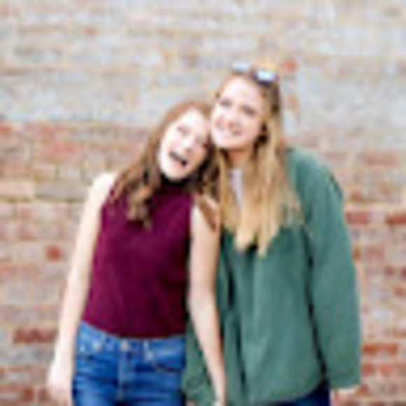 Profile Picture of Elizabeth czarick Czarick (@lizzer2001) on Poshmark