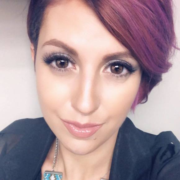 Profile Picture of Thea Graham (@theagraham) on Poshmark