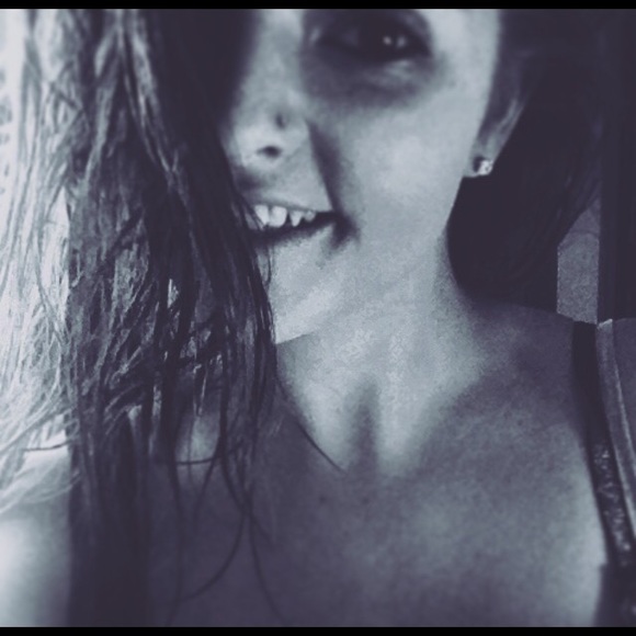 Profile Picture of Kayla Bissinger (@kayla118) on Poshmark