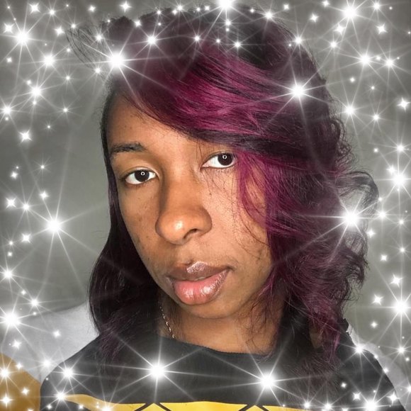 Profile Picture of Dalanda Renee (@dalandarenee) on Poshmark