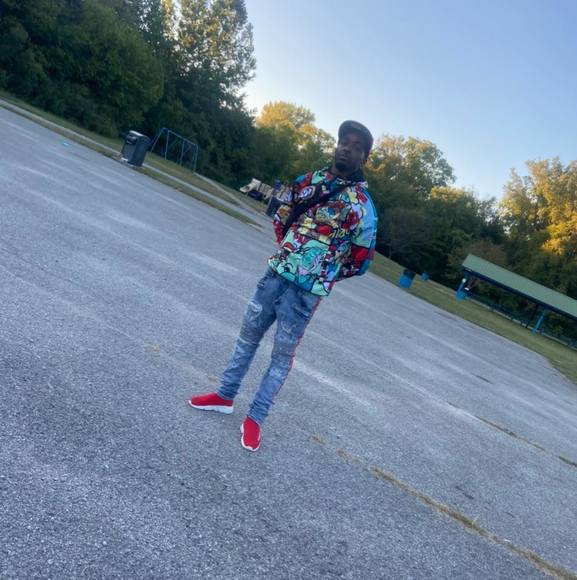 Profile Picture of Mike Moe (@mikemoe5) on Poshmark