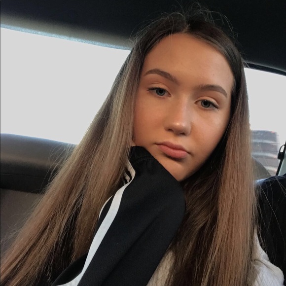 Profile Picture of Madelin Colden (@mcolden) on Poshmark