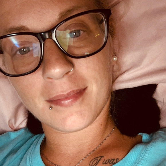 Profile Picture of Megan Unglesbee (@megan_unglesbee) on Poshmark