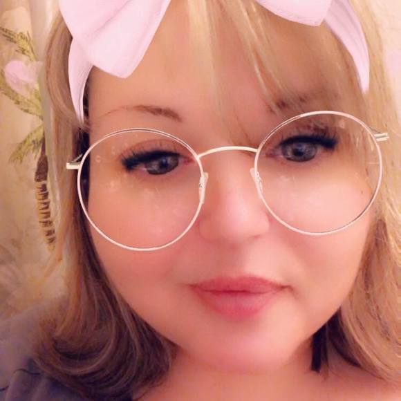 Profile Picture of Angelina Des anges (@ang3lina1) on Poshmark