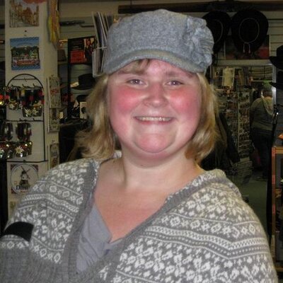 Profile Picture of April Nielsen (@AprilAwnie) on Twitter