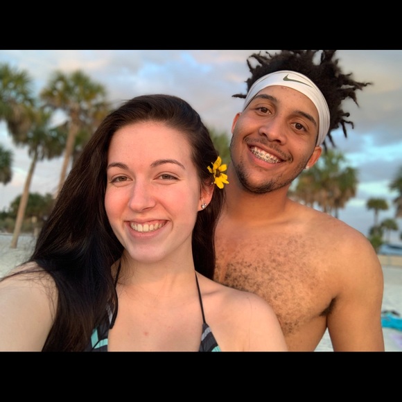 Profile Picture of 🌻lauren Muniak (@lmuniak13) on Poshmark