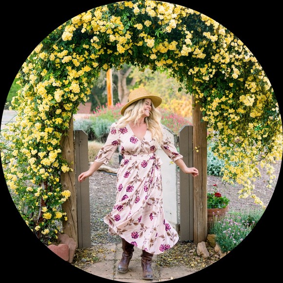 Profile Picture of Christina Heinritz (@thermalandoaks) on Poshmark