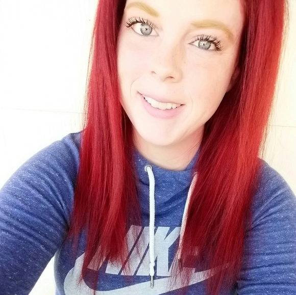 Profile Picture of Ashlea Adams (@ashlea_adams) on Poshmark