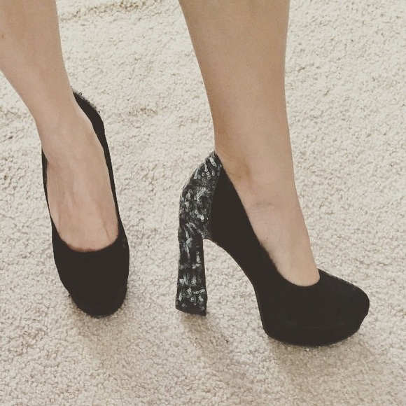 Profile Picture of Renee Lumaban (@ilovelaugh888) on Poshmark