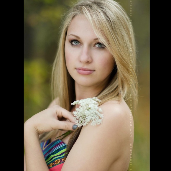 Profile Picture of Brooke Konst (@brookekonst) on Poshmark