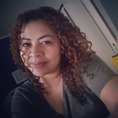 Profile Picture of Nídia Lima (@Nidiaalho) on Twitter