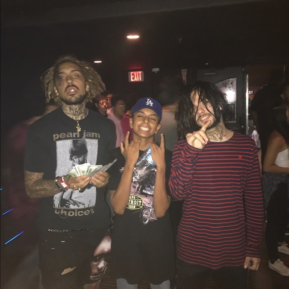 Profile Picture of Chris Rivas (@bousinbhris) on Poshmark