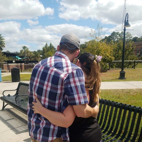 Profile Picture of Joey Hodges (@joeyanne0405) on Poshmark